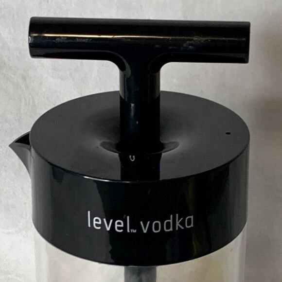 NWOT Level Vodka Fruit Muller Cocktail Maker Strainer Flavor Infuser - Picture 2 of 3
